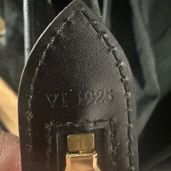 Louis Vuitton Saint Jacques Epi Bag and Wallet bundle - pre loved 100% authentic - Picture 3 of 14